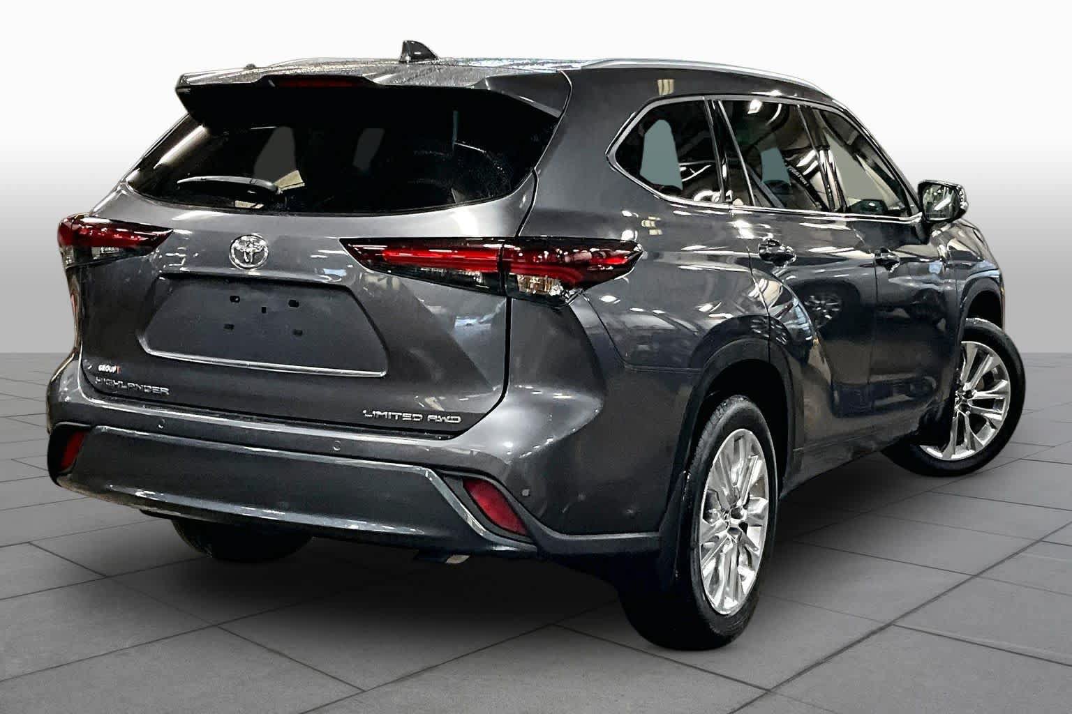 Used 2024 Toyota Highlander Limited AWD/4WD image 13