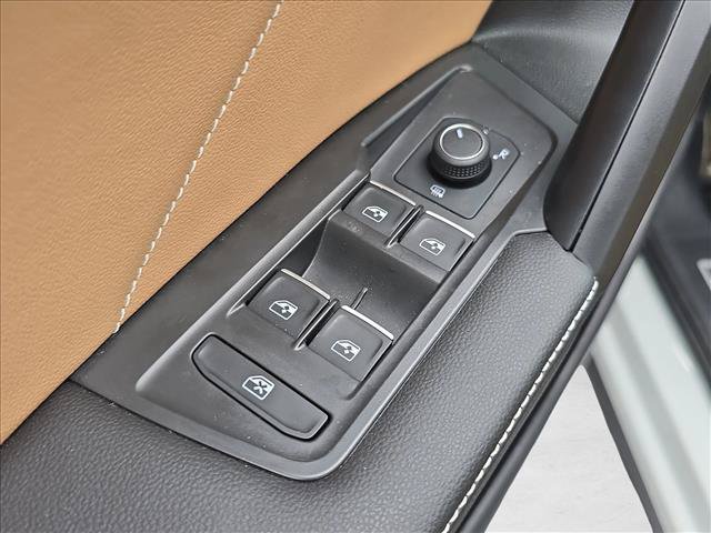Used 2024 Volkswagen Tiguan SE R-Line FWD image 8