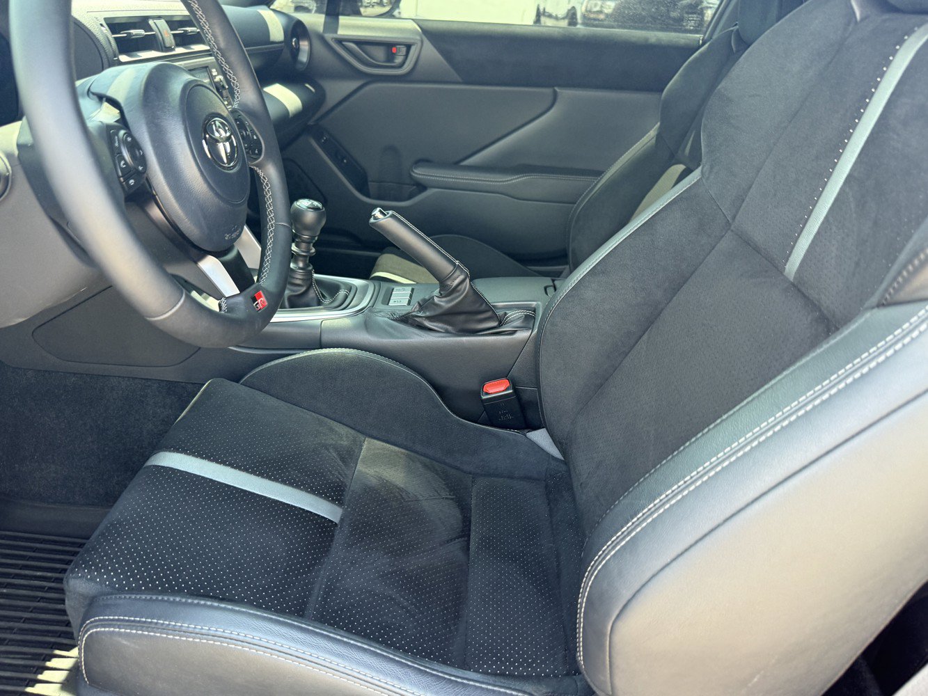Used 2025 Toyota GR86 Premium w/ ALL Weather Mat Package (TMS) RWD image 11
