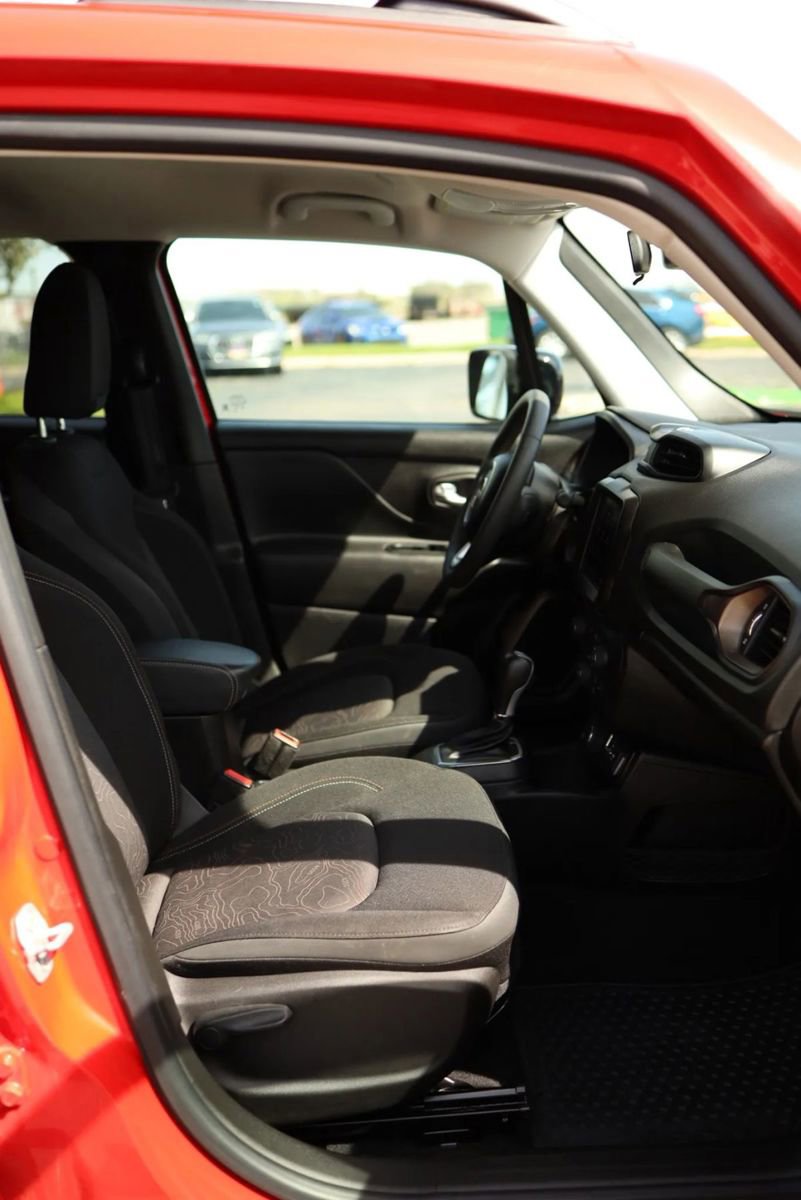 Used 2023 Jeep Renegade Latitude AWD/4WD image 43