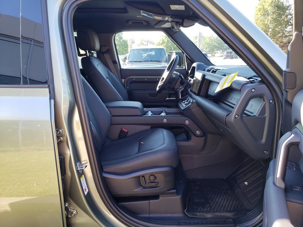 New 2025 Land Rover Defender 110 X-Dynamic SE image 17