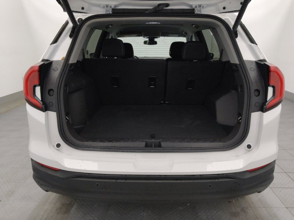 Used 2024 GMC Terrain SLE w/ Driver Convenience Package image 29