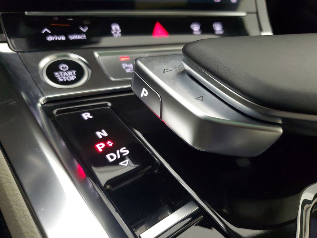 Used 2024 Audi Q8 e-tron Premium Plus w/ Premium Plus Package image 31