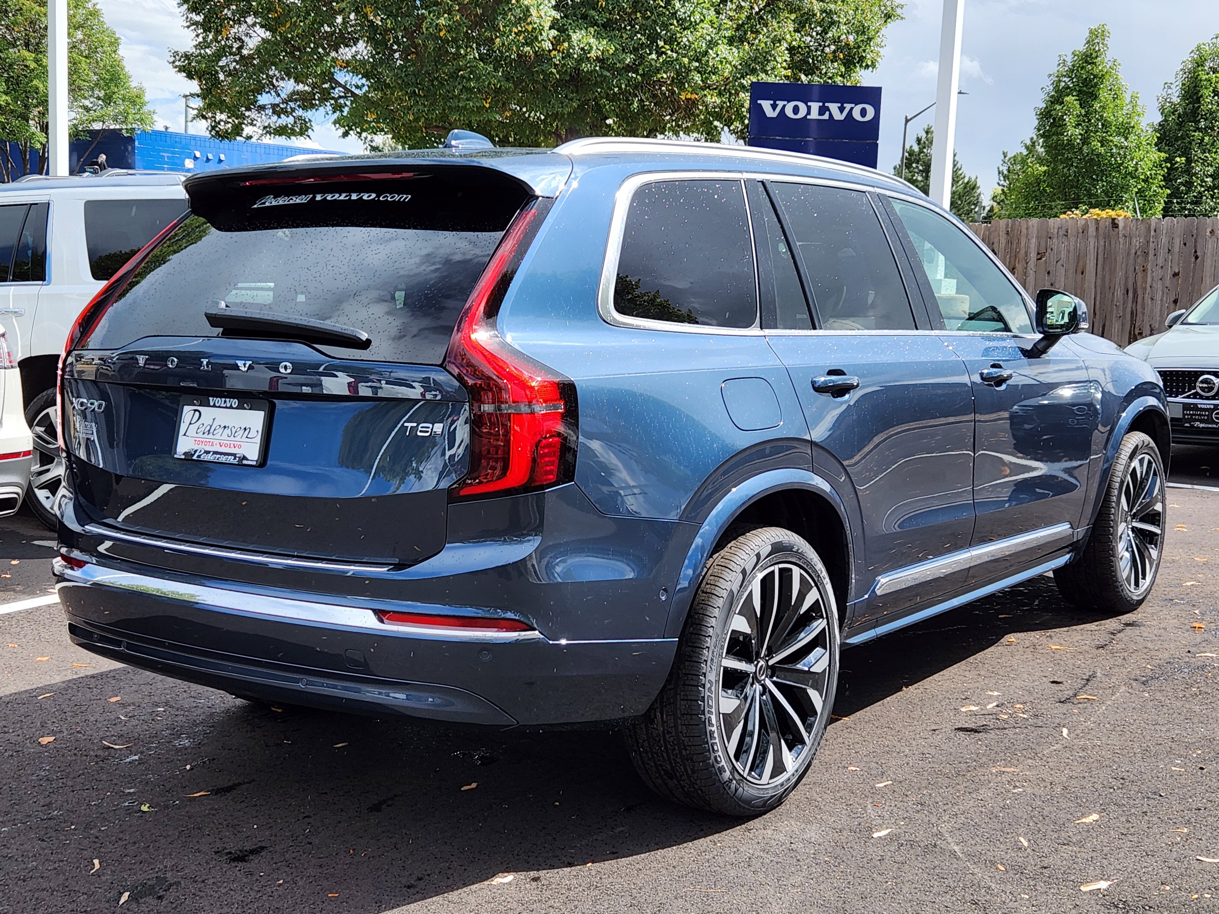 New 2026 Volvo XC90 T8 Plus image 3