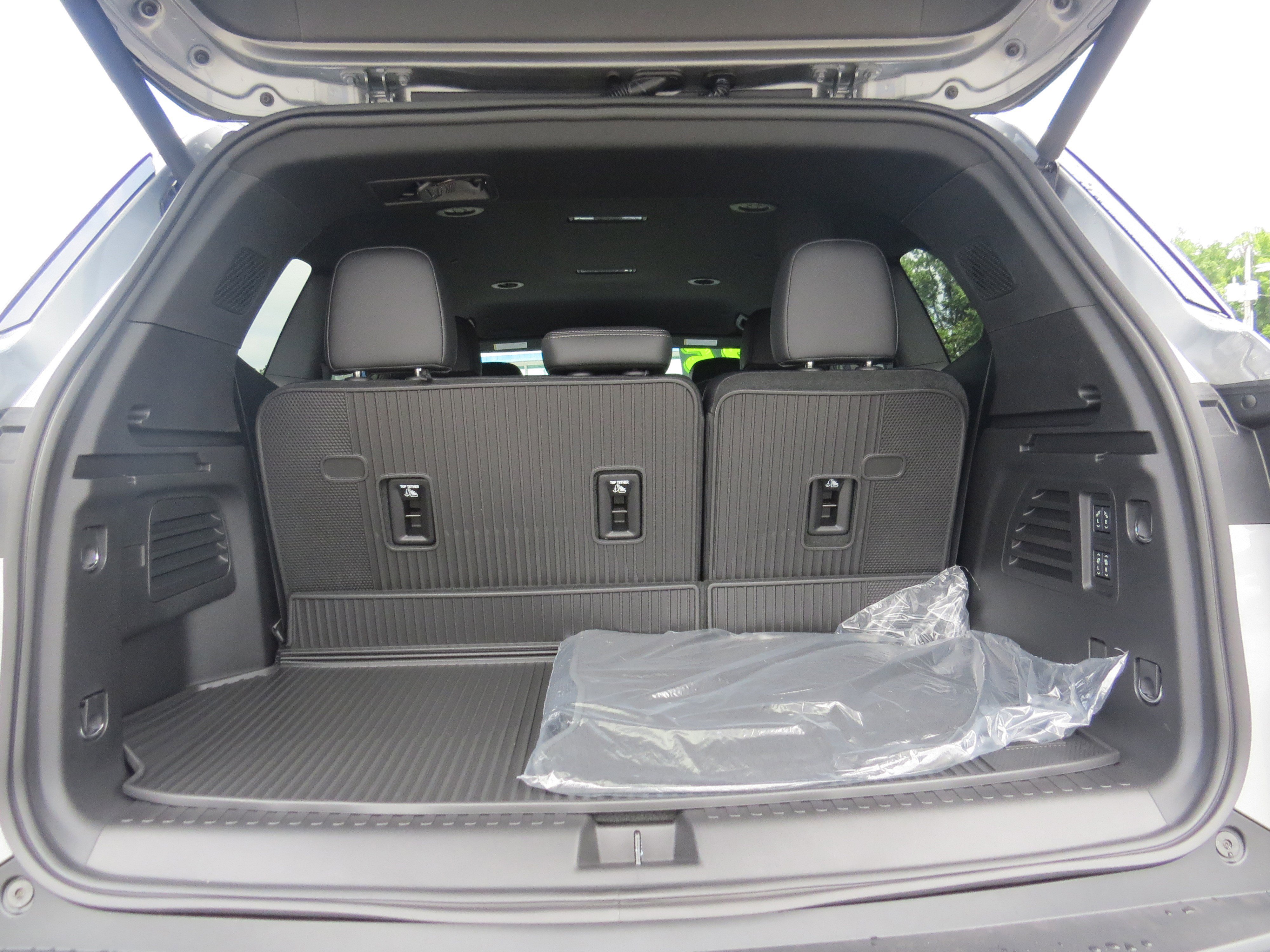 New 2025 Buick Enclave Preferred w/ Power Package image 14