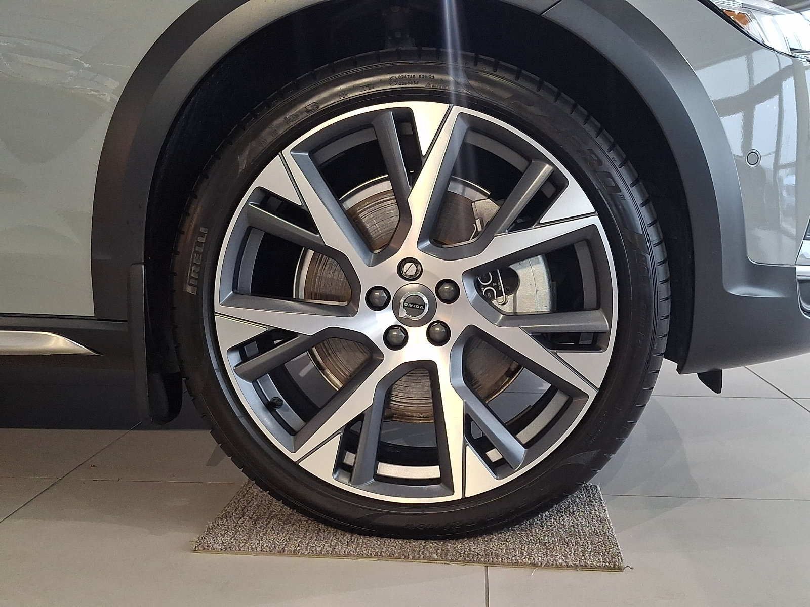 Used 2025 Volvo V90 B6 Cross Country Ultra AWD/4WD image 7