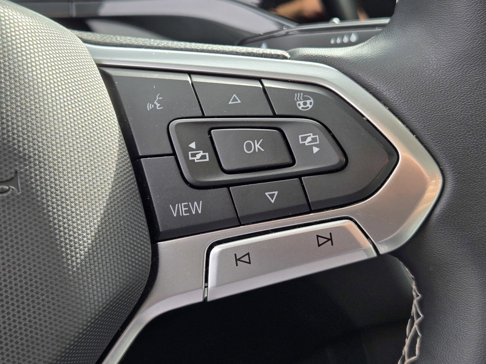 Used 2022 Volkswagen Taos SEL image 24