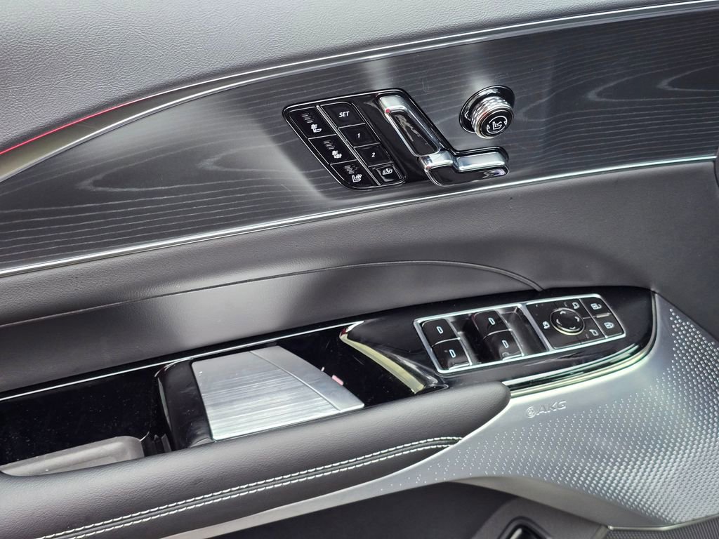 New 2026 Cadillac Lyriq V AWD/4WD image 23