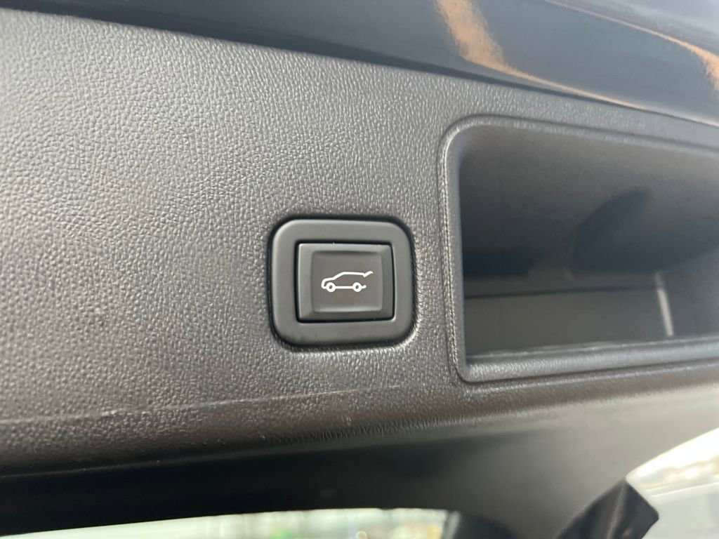 Used 2024 GMC Terrain SLT w/ Tech Package image 27