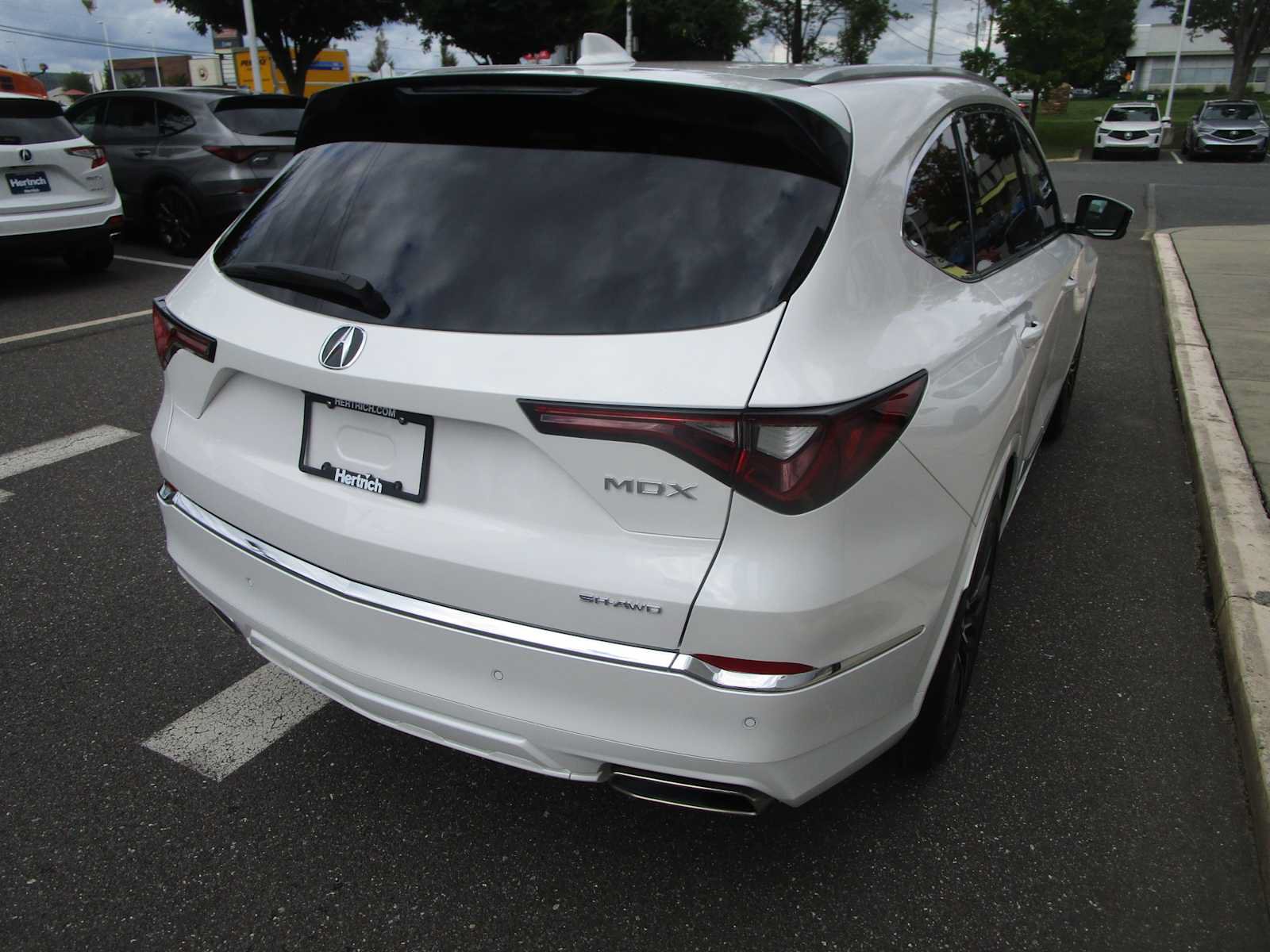 Certified 2026 Acura MDX w/ Advance Package AWD/4WD image 5