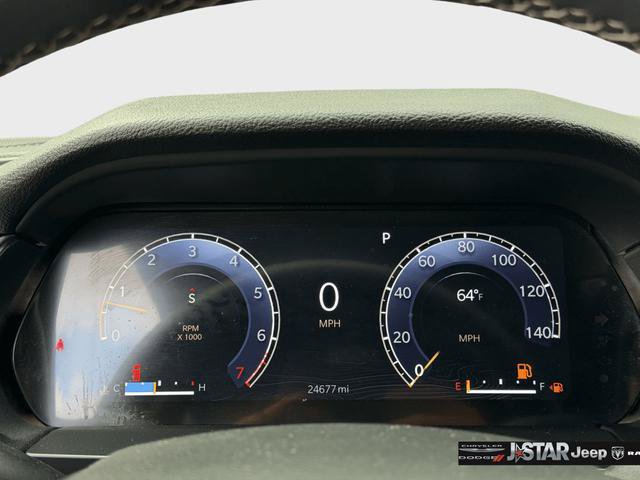 Used 2023 Jeep Grand Cherokee Laredo AWD/4WD image 25