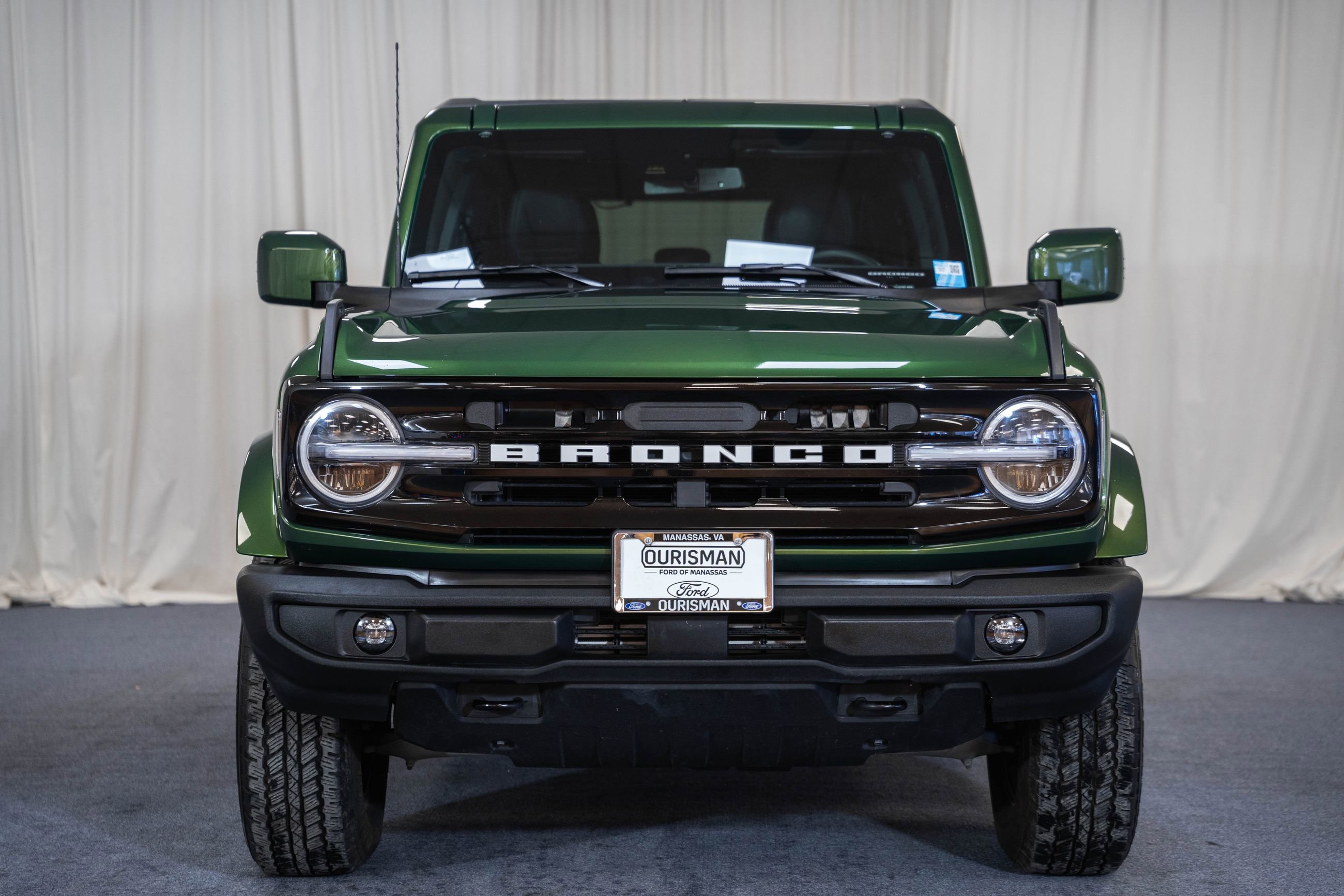 Used 2025 Ford Bronco Outer Banks image 2