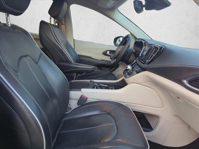 Used 2023 Chrysler Pacifica Limited image 21