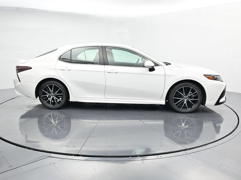 Used 2024 Toyota Camry SE FWD image 9