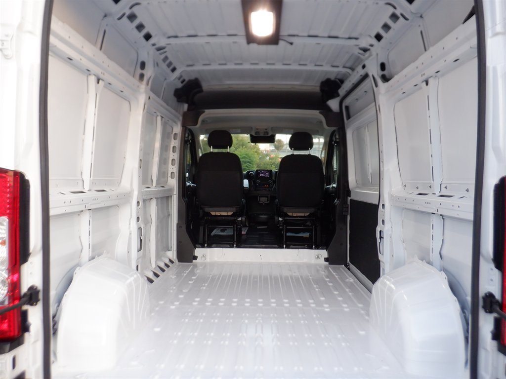 Used 2024 RAM ProMaster 2500 w/ Convenience Group image 5