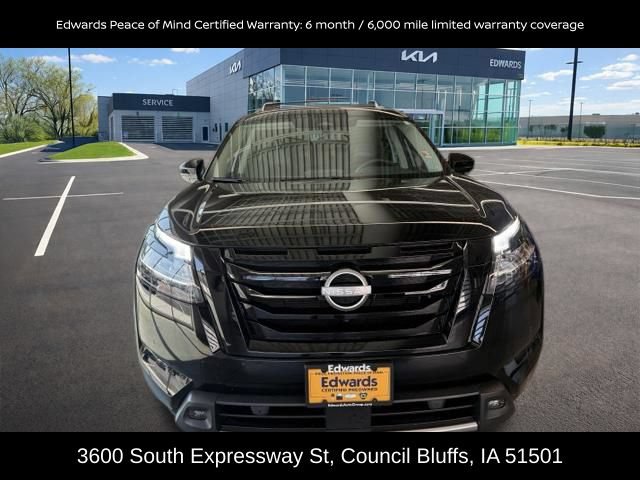 Used 2023 Nissan Pathfinder SL w/ Black Appearance Package AWD/4WD image 3
