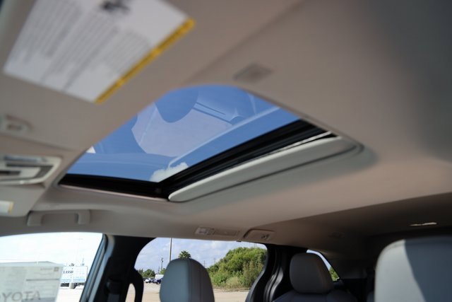New 2025 Toyota Sienna XLE image 11