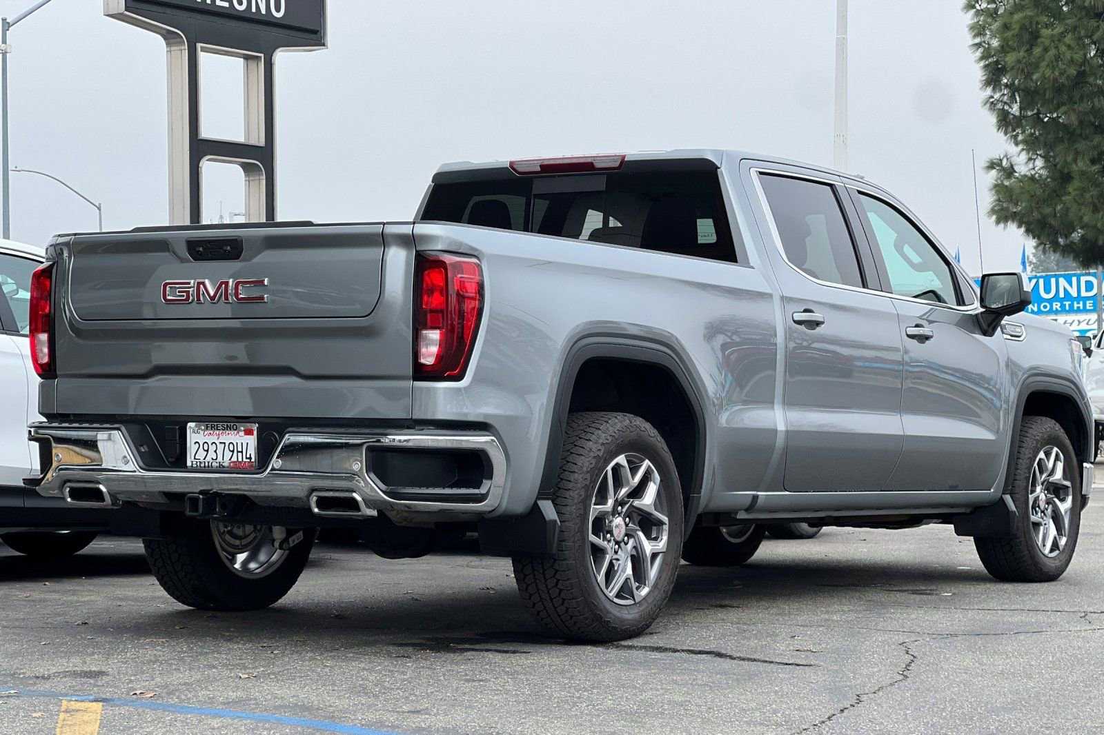 Used 2025 GMC Sierra 1500 SLE image 4