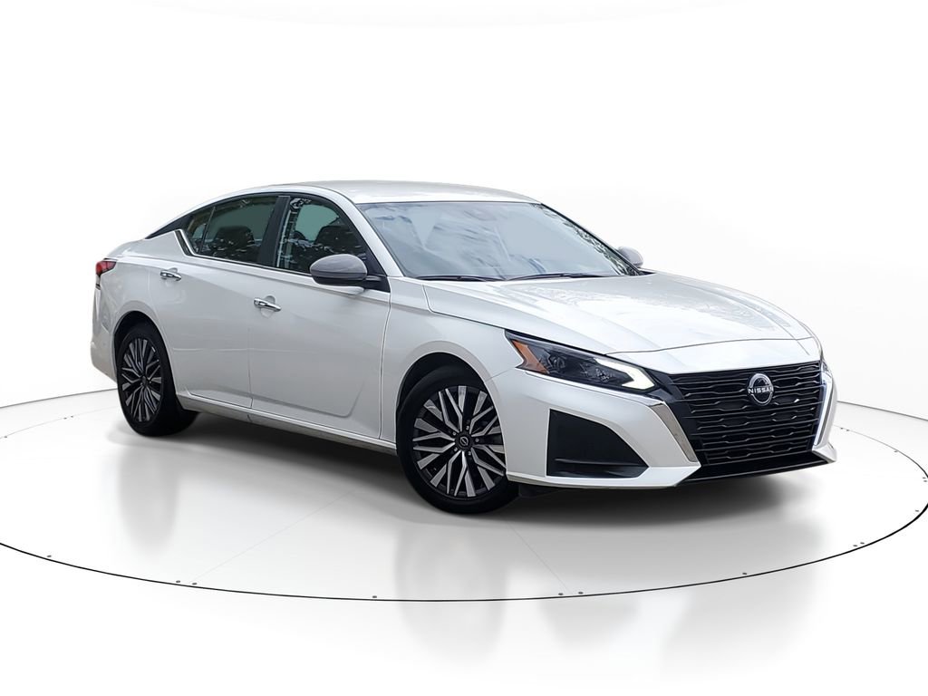 Used 2023 Nissan Altima 2.5 SV image 1