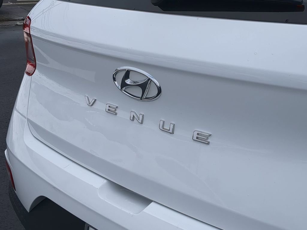 Used 2025 Hyundai Venue SEL image 15