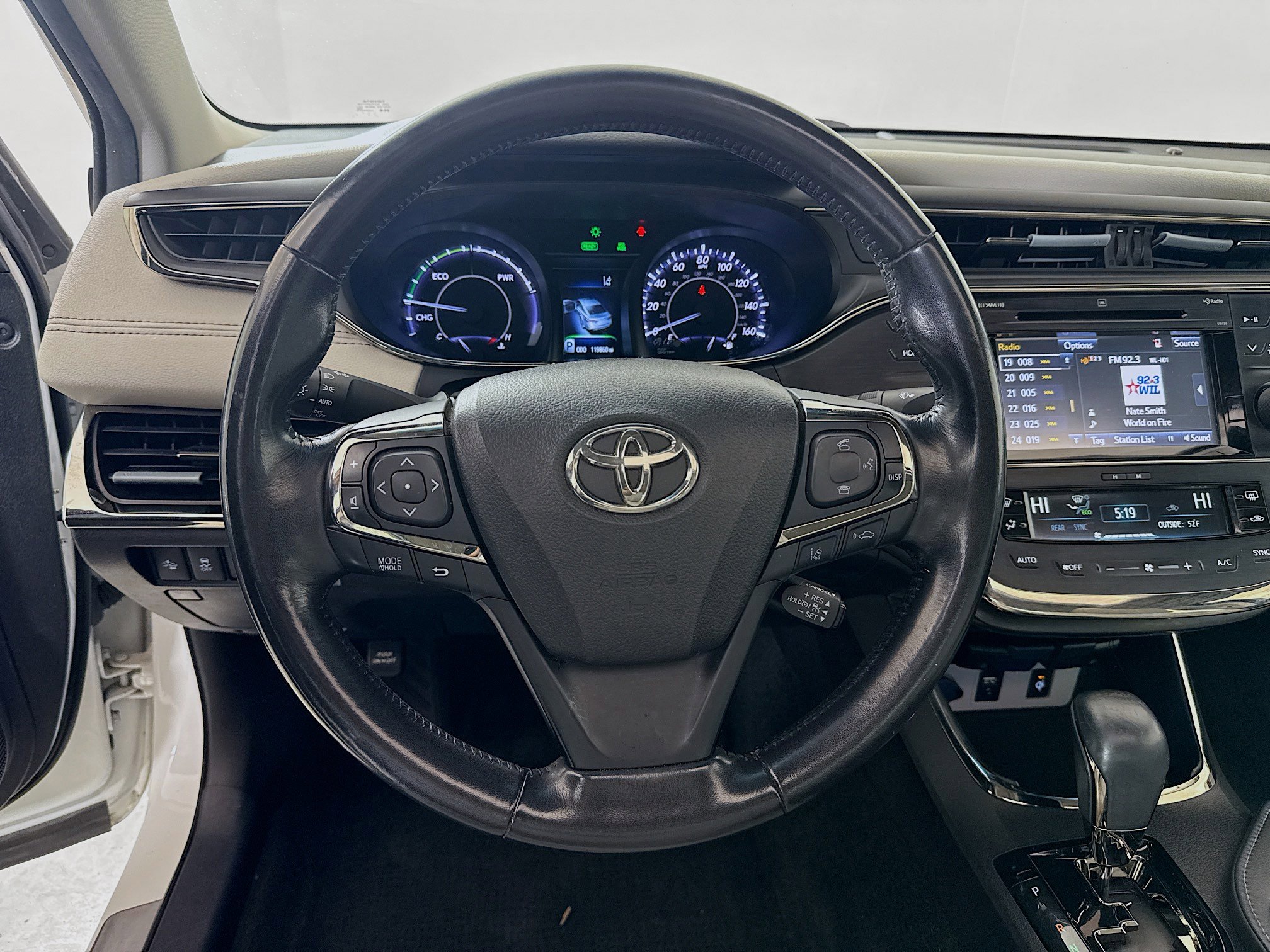 Used 2018 Toyota Avalon Limited image 12