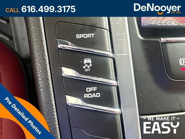 Used 2019 Porsche Macan AWD/4WD image 32