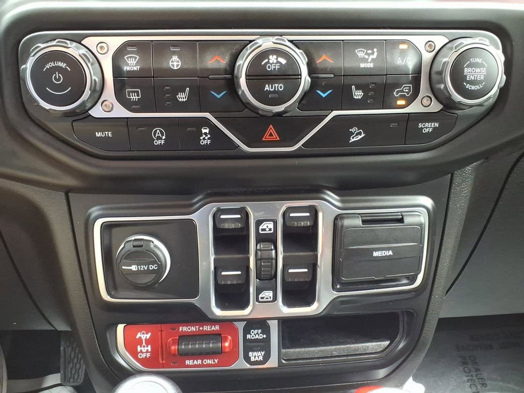 Used 2021 Jeep Wrangler Unlimited Rubicon w/ LED Lighting Group AWD/4WD image 18