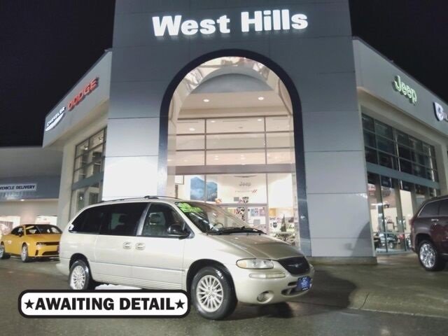 Used 2000 Chrysler Town & Country LXi image 1