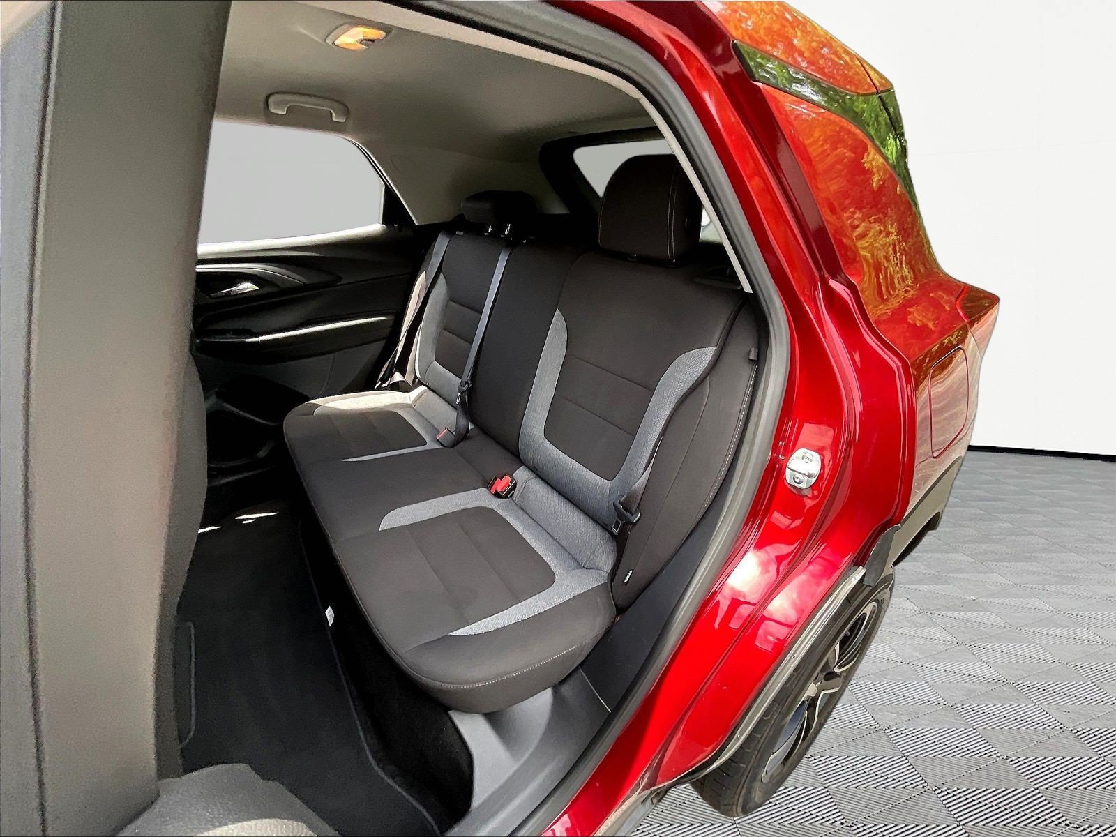 Used 2025 Chevrolet TrailBlazer LT FWD image 23