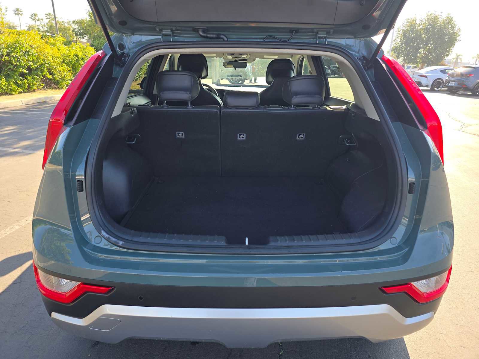 Used 2023 Kia Niro EX image 16