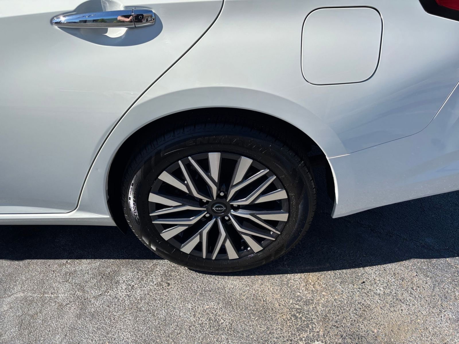 Used 2025 Nissan Altima 2.5 SV FWD image 30
