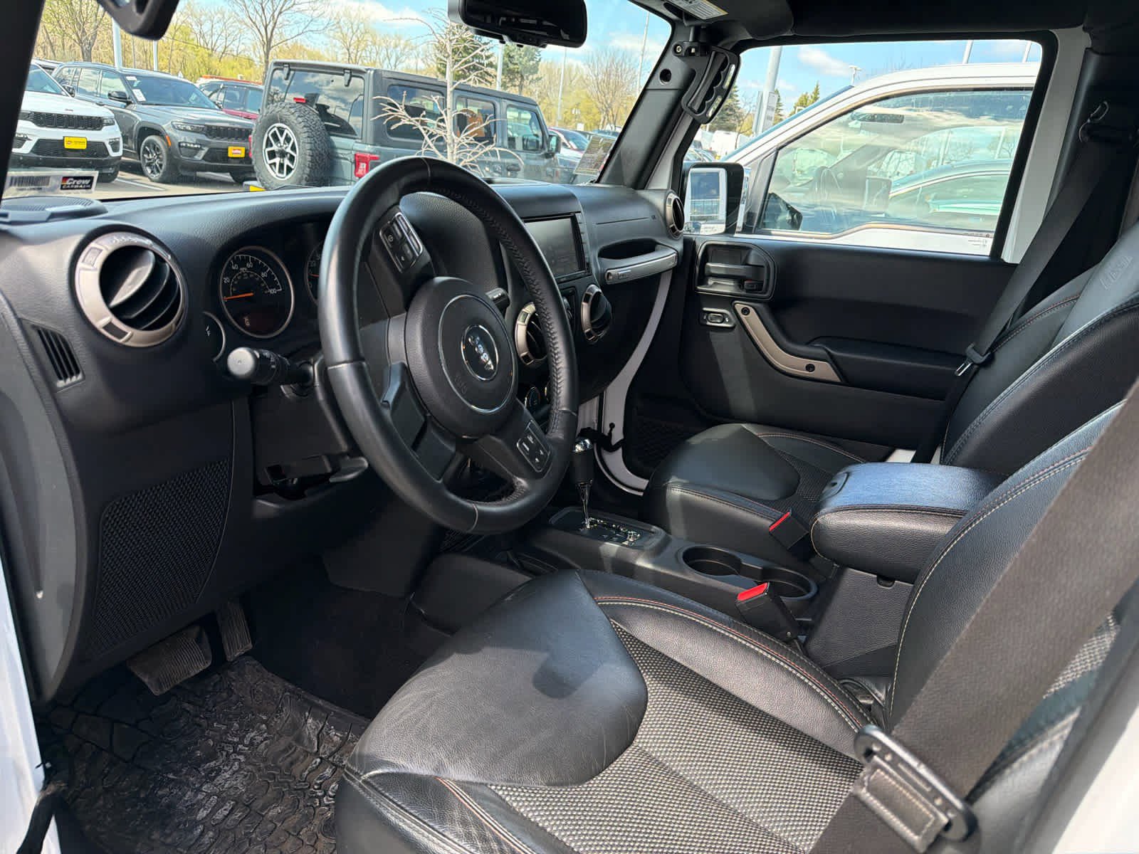 Used 2016 Jeep Wrangler Unlimited Sahara image 8