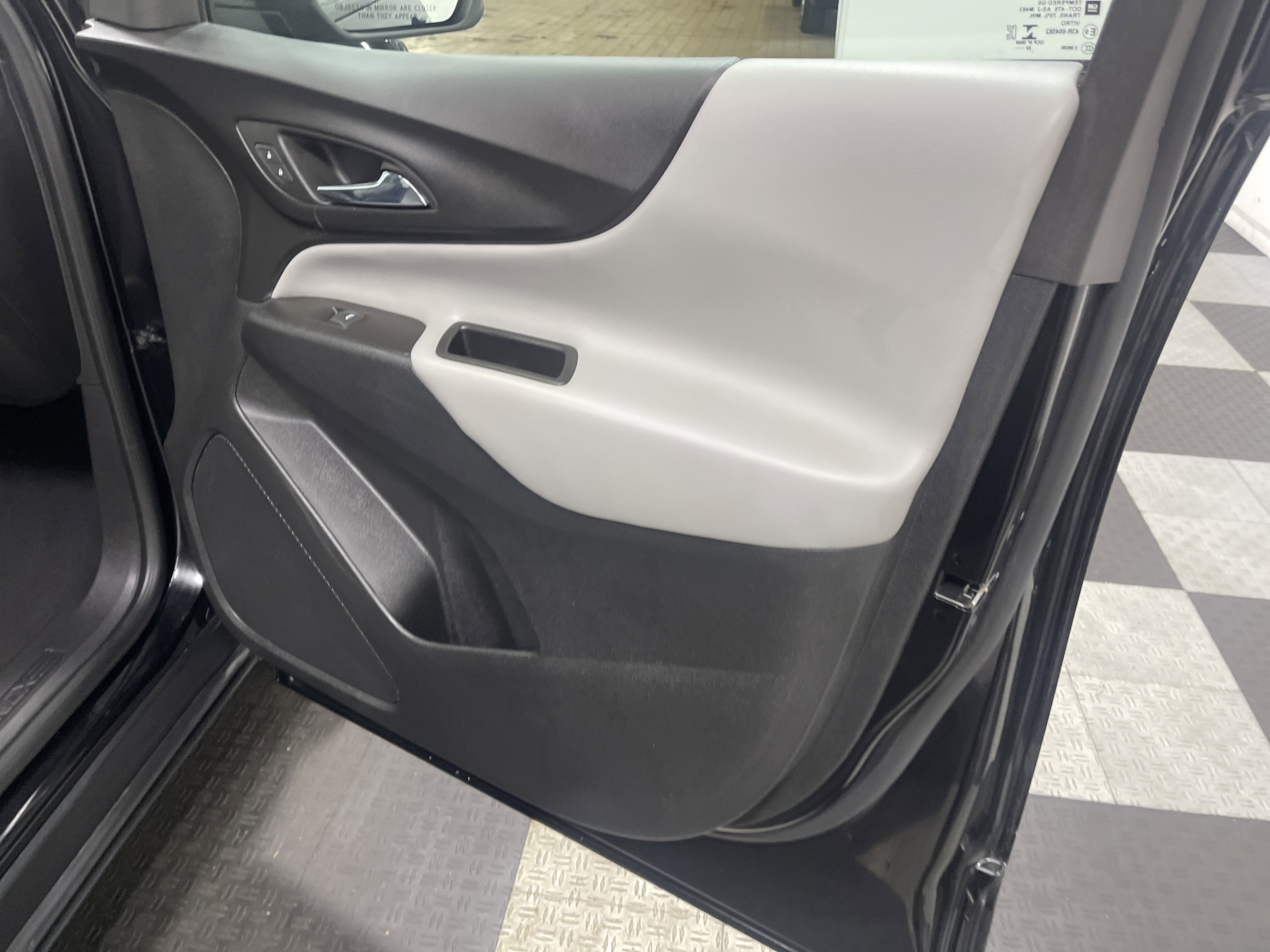 Used 2023 Chevrolet Equinox LS w/ LS Convenience Package image 25