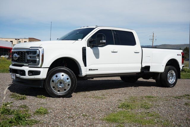 Used 2025 Ford F450 Platinum w/ Camper Package image 4