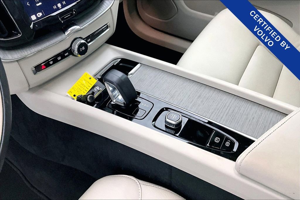 Used 2023 Volvo XC60 B5 Plus w/ Protection Package Premier image 18