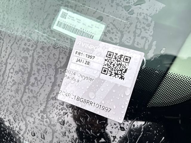 Used 2024 Chrysler Pacifica Touring-L image 30