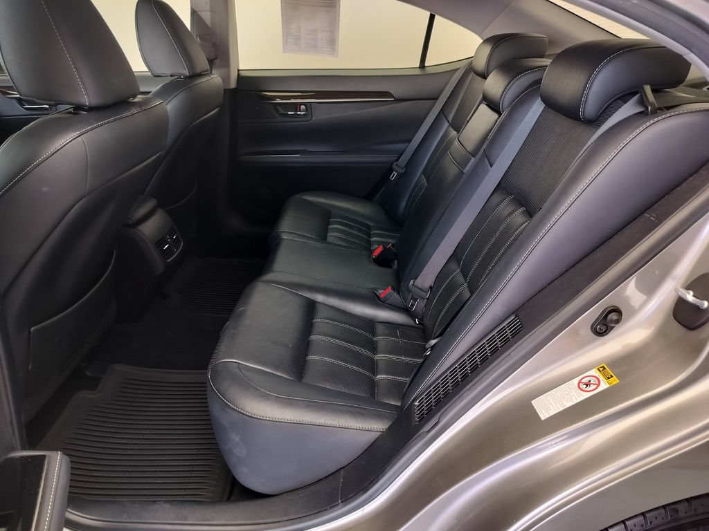 Used 2017 Lexus ES 300h FWD image 19