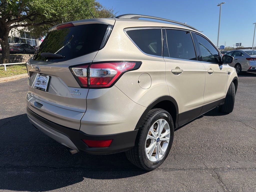 Used 2018 Ford Escape SE image 3