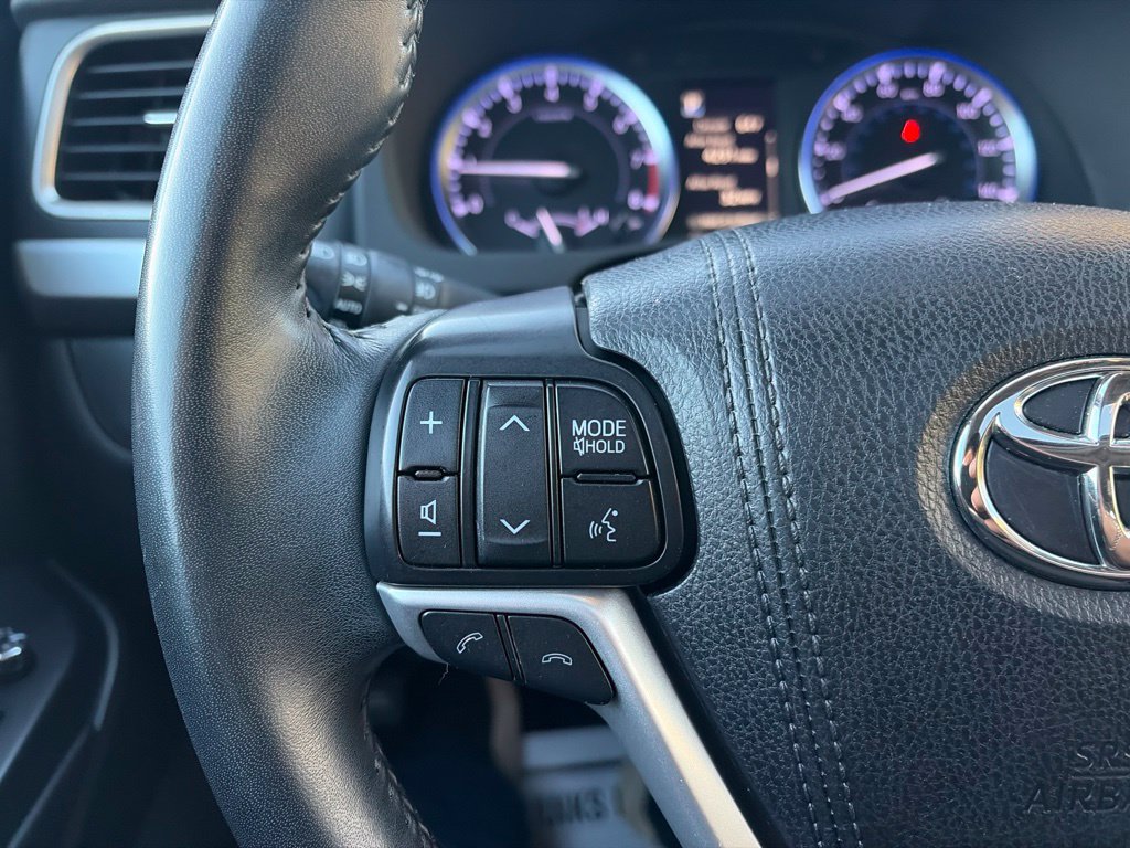 Used 2018 Toyota Highlander SE w/ Carpet Mat Package (TMS) AWD/4WD image 28
