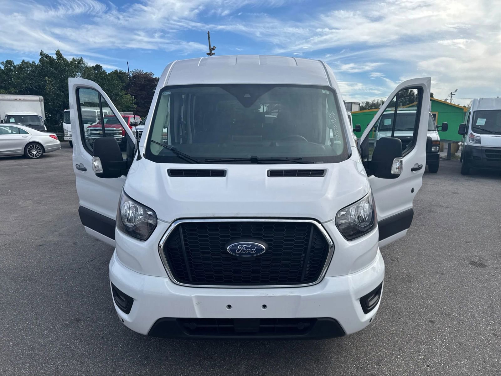 Used 2024 Ford Transit 350 XLT RWD image 22