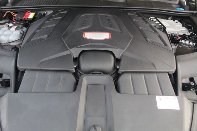 Used 2021 Porsche Cayenne GTS w/ Premium Package image 16