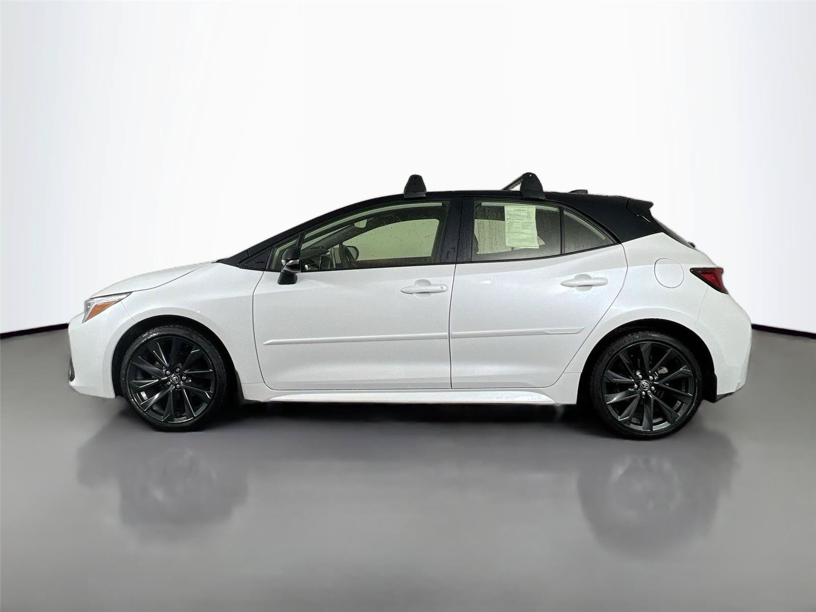 Used 2025 Toyota Corolla XSE FWD image 3