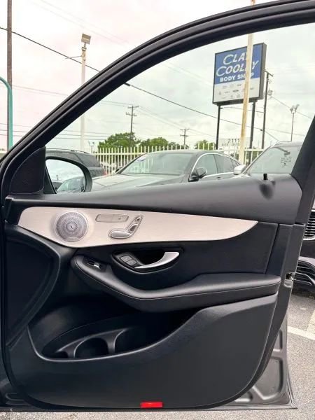 Used 2019 Mercedes-Benz GLC 300 4MATIC image 24
