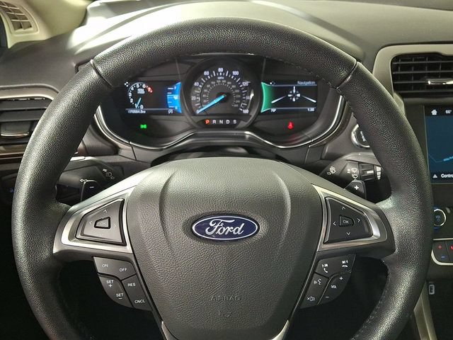 Used 2018 Ford Fusion SE w/ Fusion SE Technology Package FWD image 19