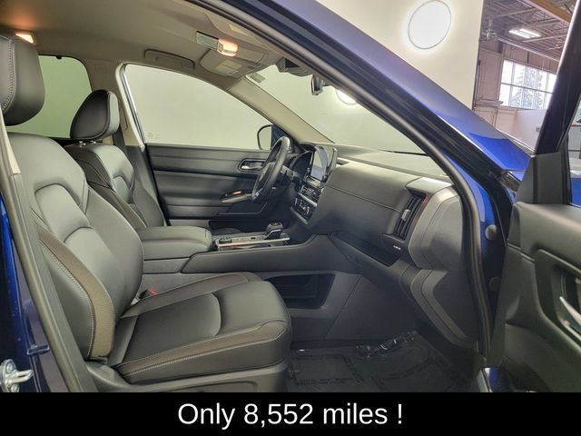 Used 2025 Nissan Pathfinder SL AWD/4WD image 19