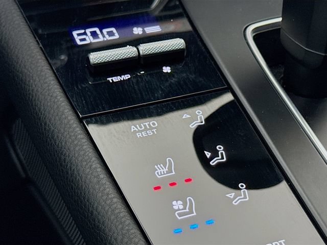 Certified 2025 Porsche Macan S AWD/4WD image 21