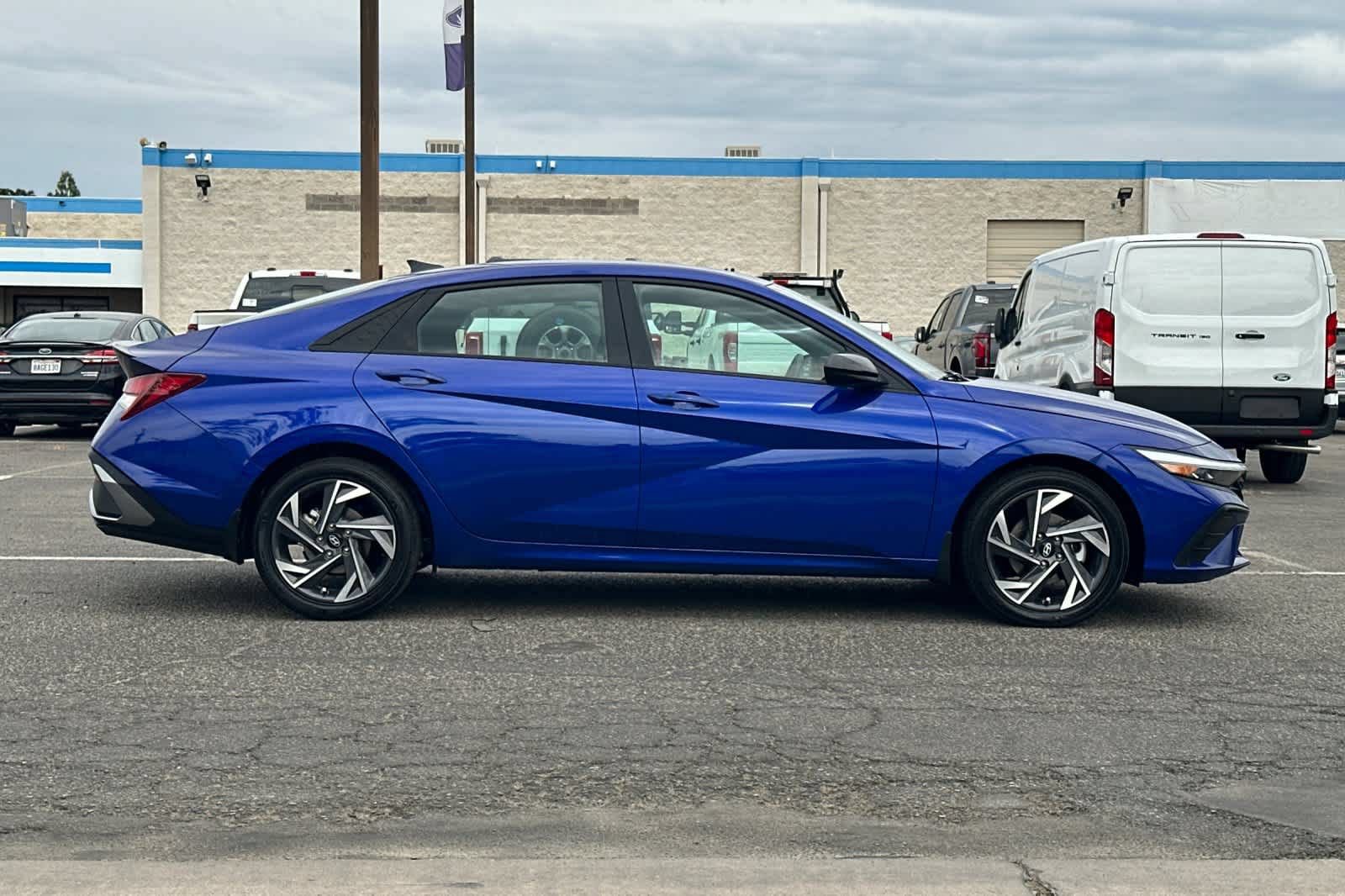 Used 2025 Hyundai Elantra Sport FWD image 8