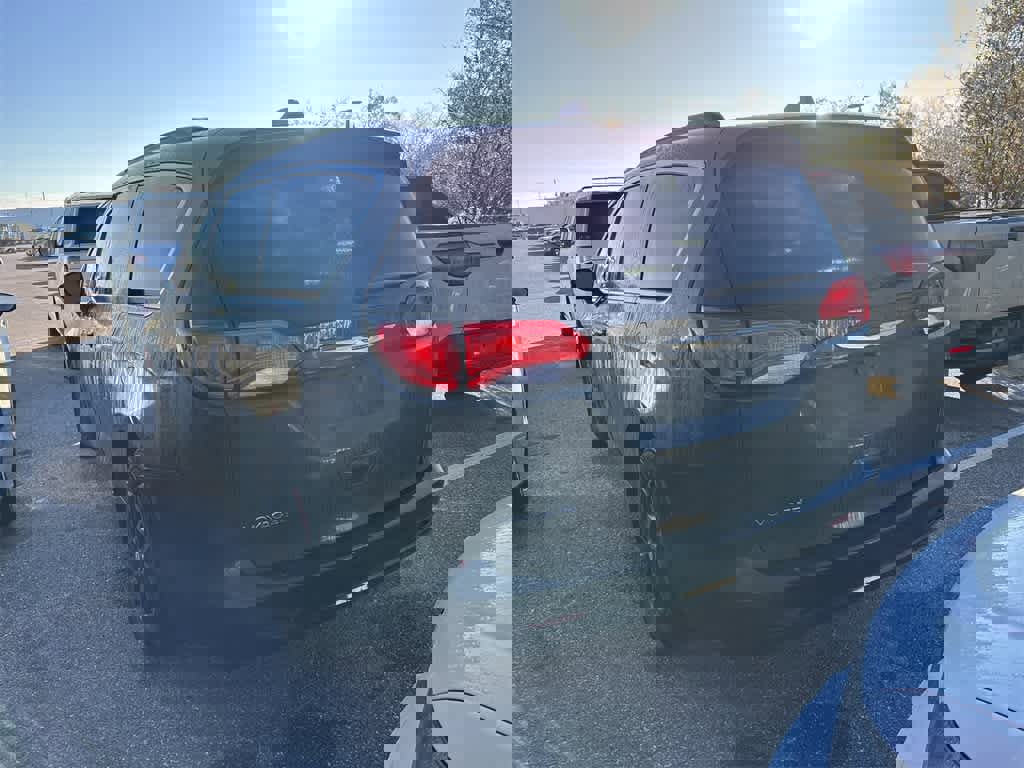 Used 2021 Chrysler Voyager Lxi image 2