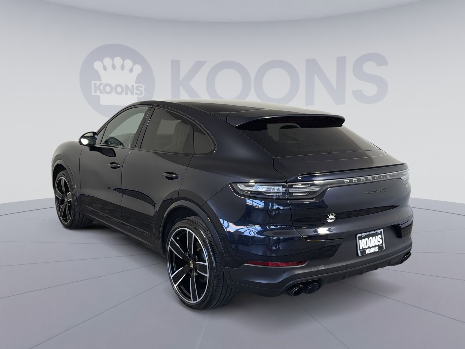 Used 2023 Porsche Cayenne Platinum Edition AWD/4WD image 4