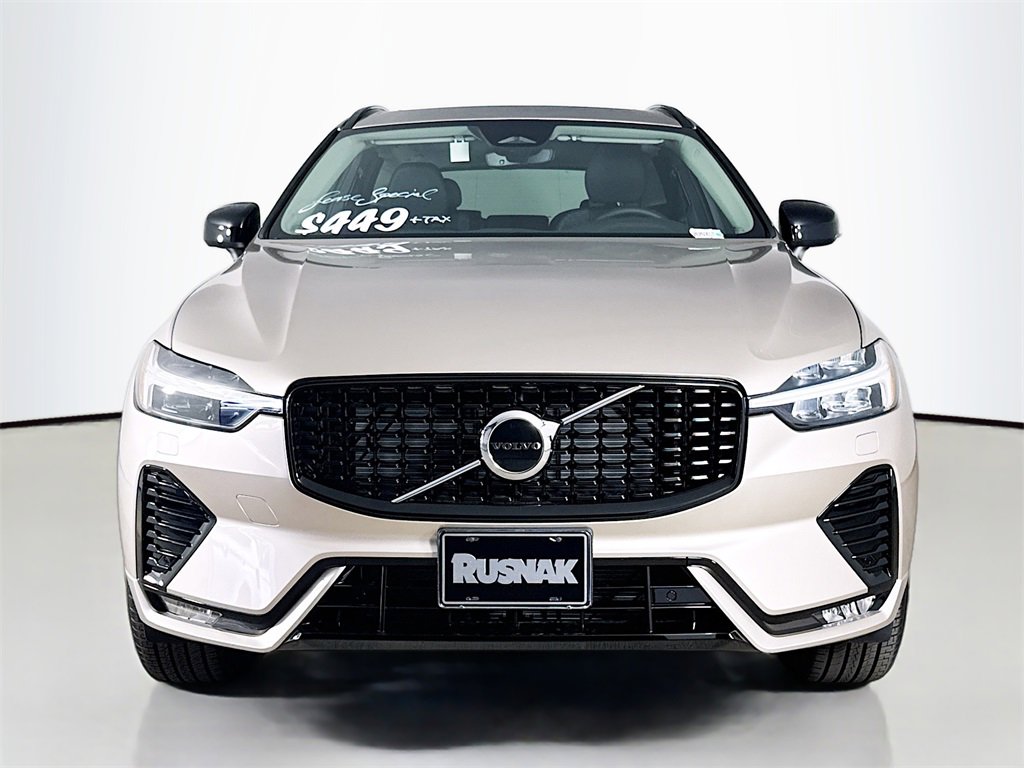 Used 2025 Volvo XC60 B5 Core w/ Protection Package Premier image 2